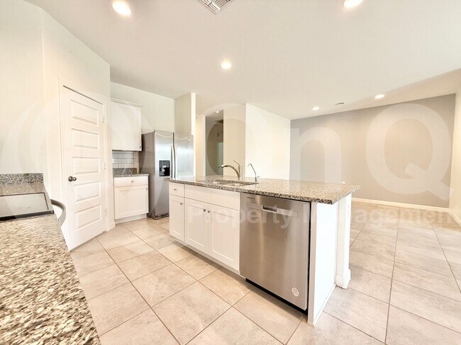 Foto del edificio - 3246 W Sable Ave