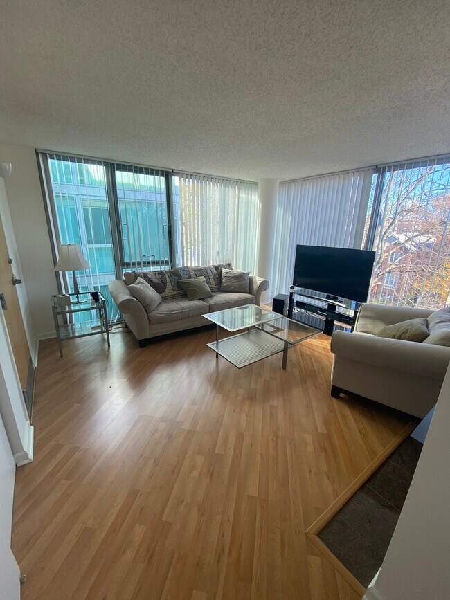 Foto del edificio - 3120 S Indiana Ave