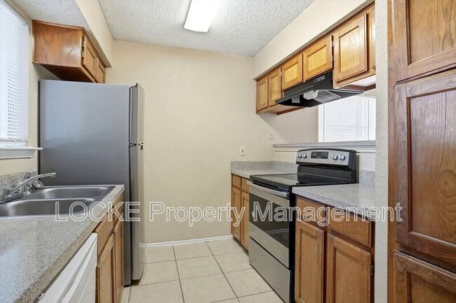 Building Photo - 2408 Summer Pl Dr