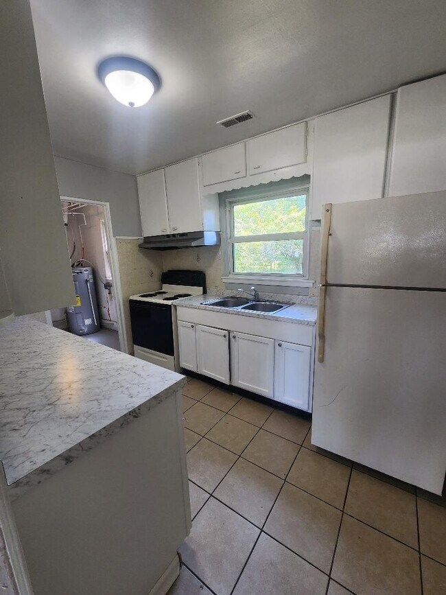 Foto del edificio - Eastside Three Bedroom Single Family Home ...