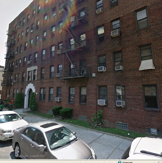 1256 E 13th St - The King George
