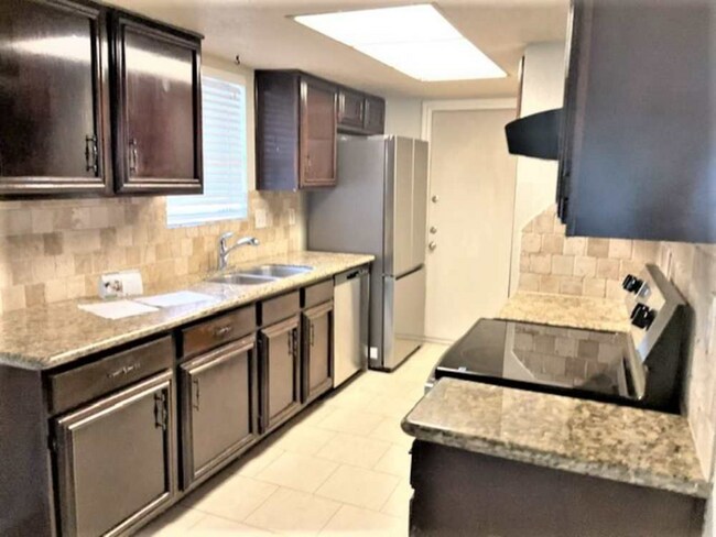 Foto del edificio - 16515 Forest Bend Ave