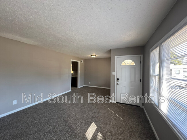 Building Photo - 3036 Cromwell Ave