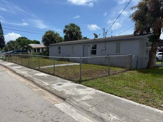 Photo - 1528 Avenue South Unit House