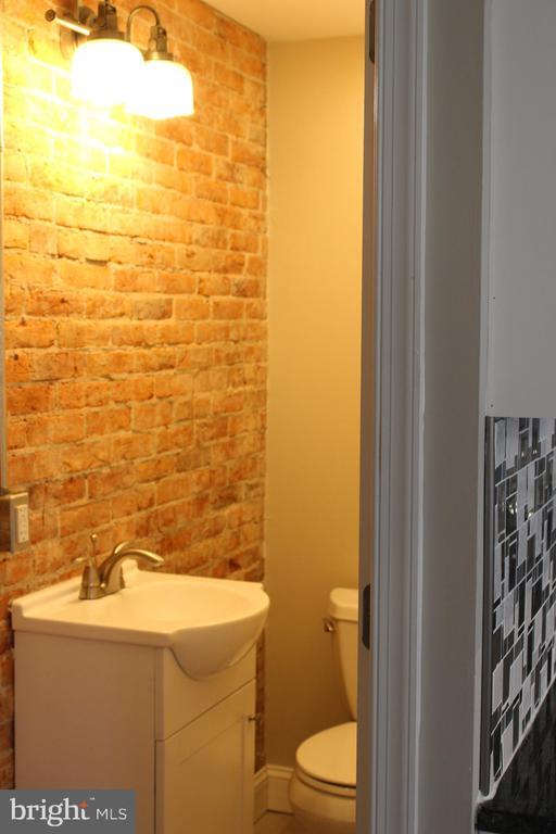 Foto del edificio - 330 W Washington St