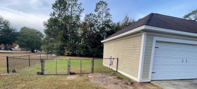 Building Photo - 108 Pine Arbor Dr