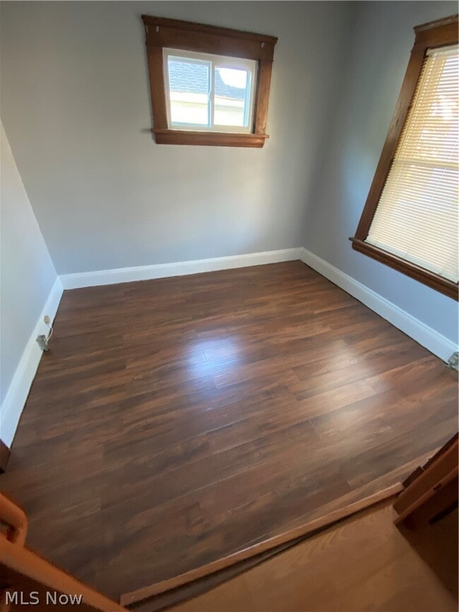 Building Photo - 14210 Kingsford Ave