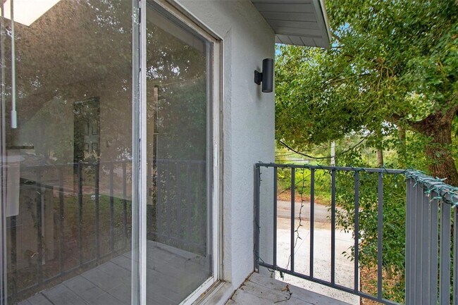 Foto del edificio - 7919 Lakeshore Dr