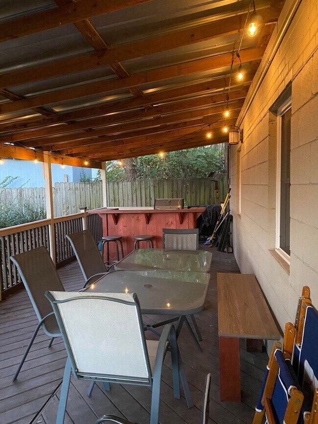 Building Photo - 6104 Nashua Ave