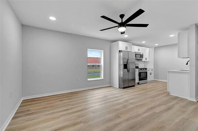 Foto del edificio - "Charming 2-Bed Duplex Retreat at 770 Scot...