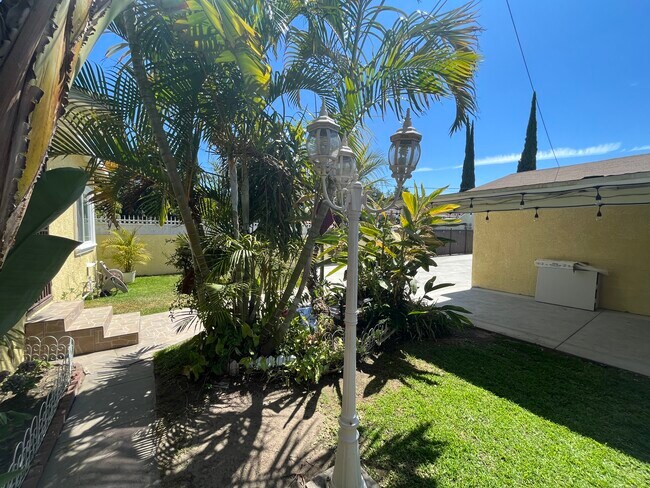 Building Photo - 8944 San Juan Ave