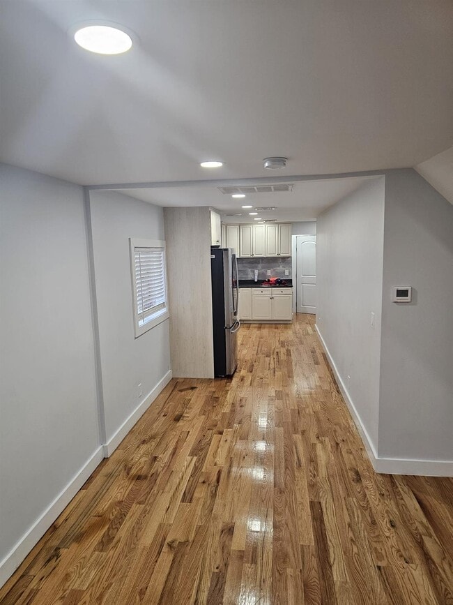 Building Photo - 6 Islip Ave