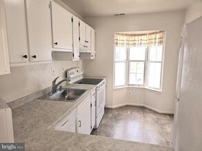 Building Photo - 8564 Southlawn Ct