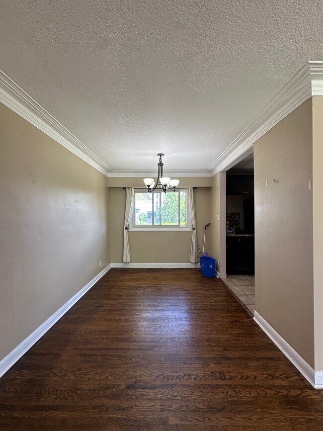 Building Photo - 108 Sidney Crescent