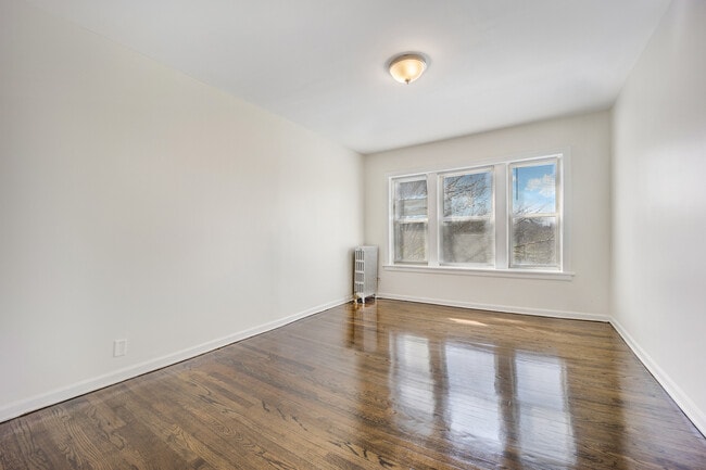 Foto del edificio - 4452 W Parker Ave