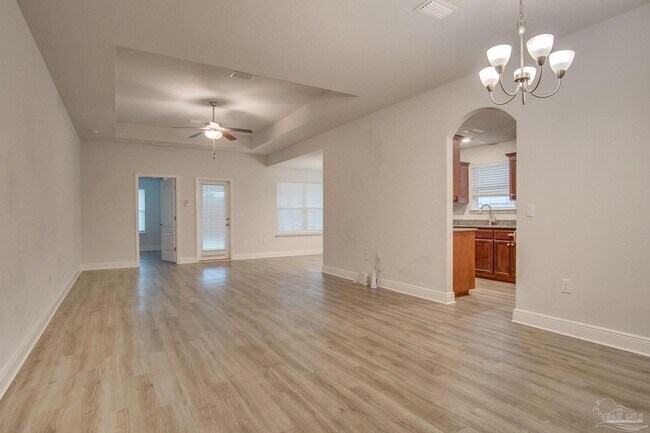 Foto del edificio - 8810 Derby Ln