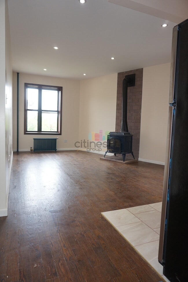 Foto del edificio - 572 Lincoln Pl