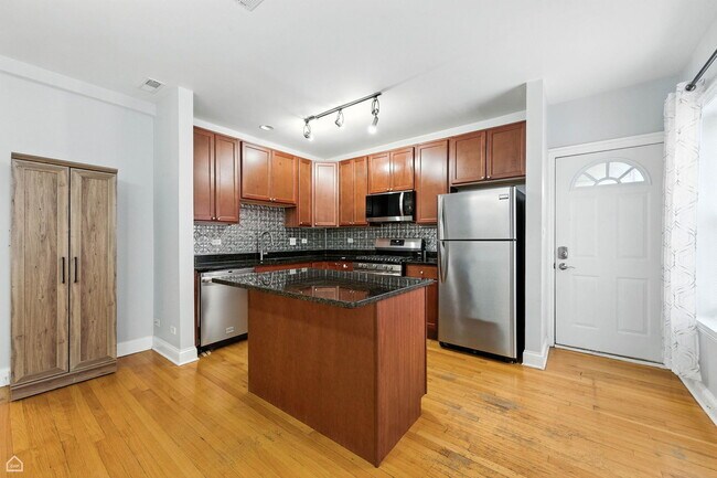 Foto del edificio - 2611 W Rosemont Ave