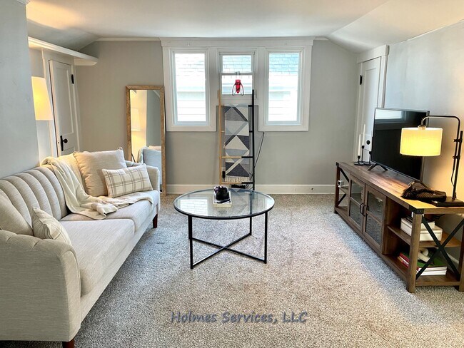 Sala de estar: ejemplo de distribución de muebles - 1226 Bird Ave