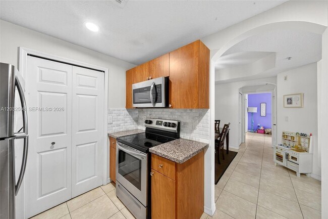 Foto del edificio - 6670 NW 114th Ave
