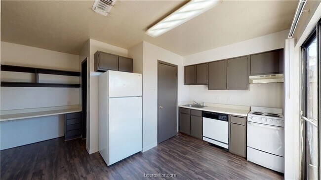 Building Photo - 725 Peppertree Dr