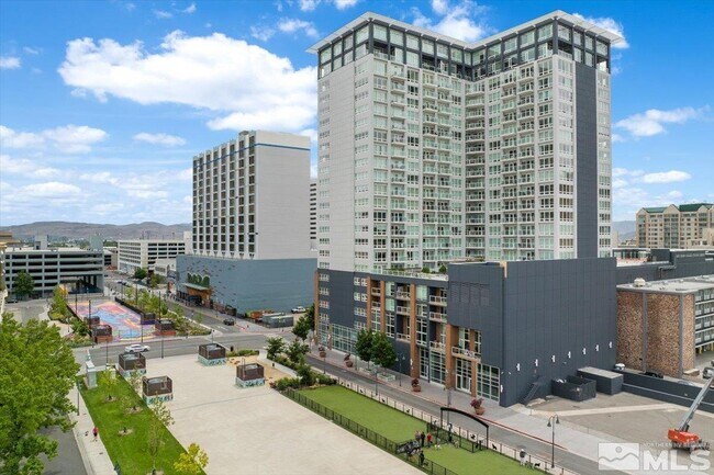 Foto del edificio - 255 N Sierra St