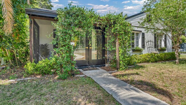 Foto del edificio - 4 Bed/2 Bath Gorgeous Home Near Downtown D...