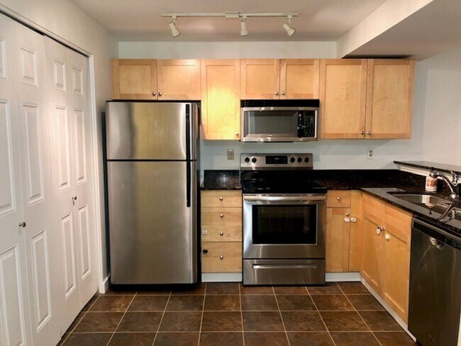 Foto del edificio - 2Bd/2Ba Kenmore Condo