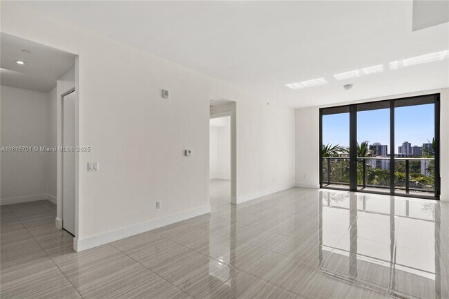 Foto del edificio - 2960 NE 207th St