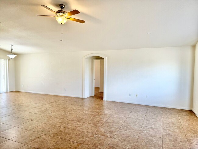 Foto del edificio - Huge 3 bed 2 bath Home In Storey Park Neig...