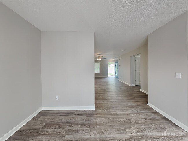 Building Photo - 637 Overlook Rd