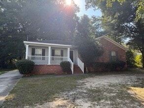 Building Photo - 231 Lakeview Dr