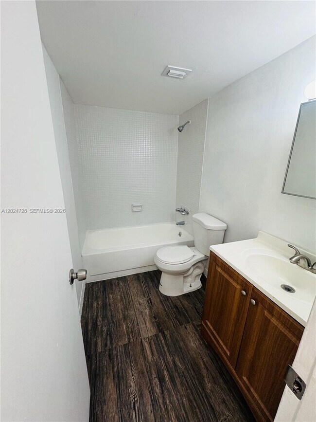 Foto del edificio - 486 NW 165th St