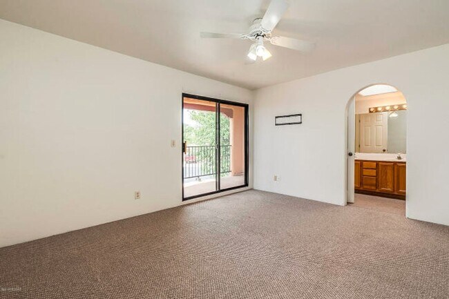 Building Photo - Charming 3 Bedroom 2 & 1/2 Bath Sante Fe H...