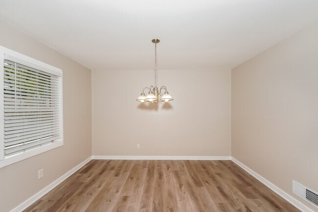 Foto del edificio - 924 Charles Ct