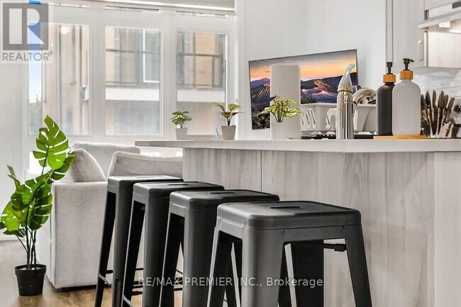 Photo du bâtiment - 6 Sayers Ln