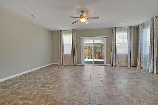 Building Photo - 2061 River Wood Dr