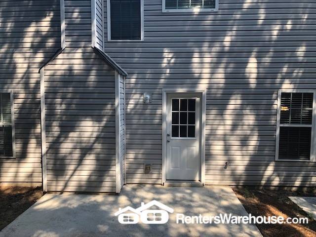 Building Photo - Brick Traditional with 4 bedrooms and 2.5 ...