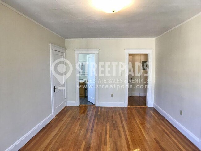 Building Photo - bedroom in Boston MA 02215