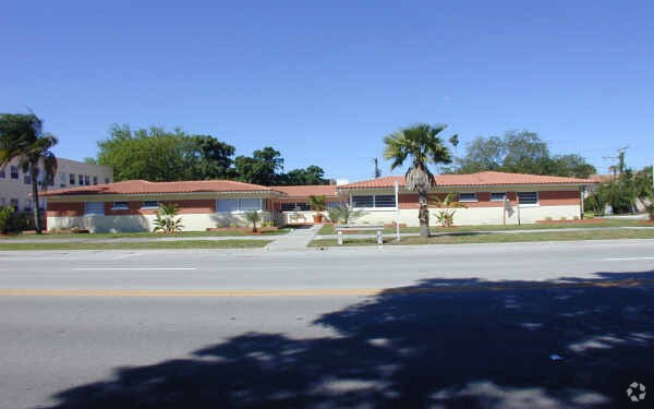 Foto del edificio - 70 Davis Blvd