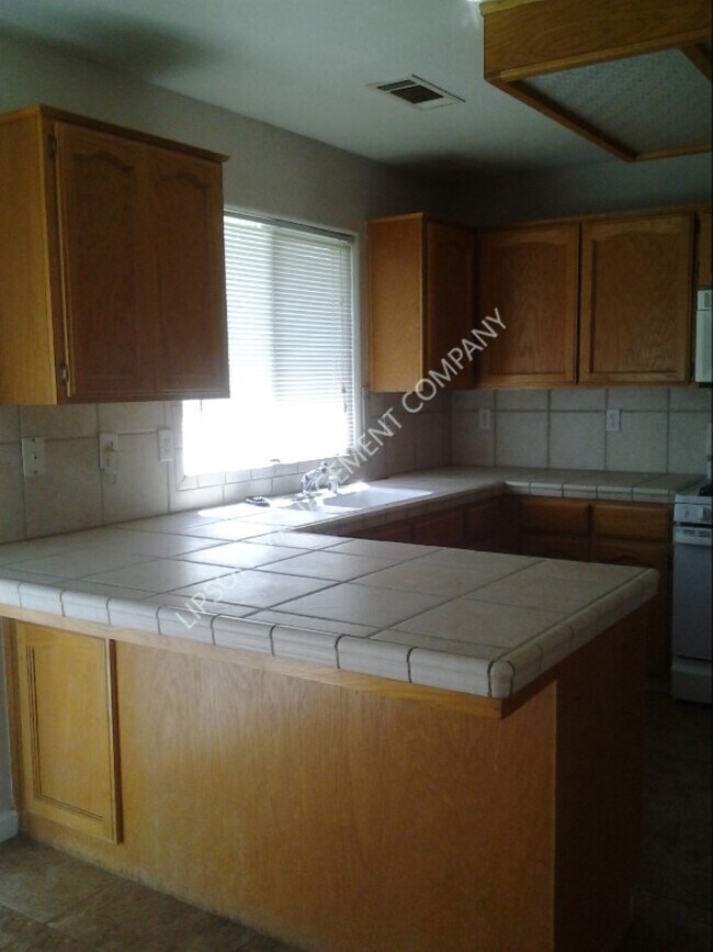 920 S Elverta St, Visalia, CA 93292 House for Rent in Visalia, CA