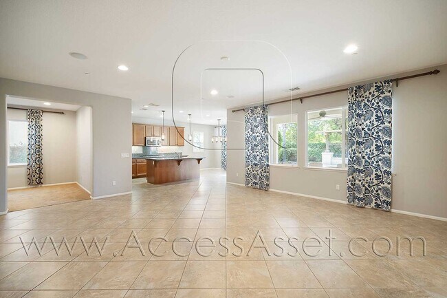 Foto del edificio - Luxury And Stunning Single Story 5 Bed/3 B...