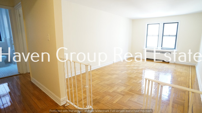 Building Photo - 2685 Creston Ave