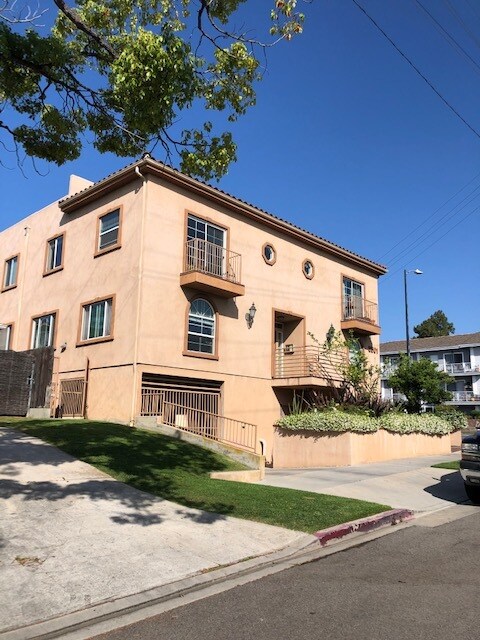 Foto del edificio - 3501 Military Ave