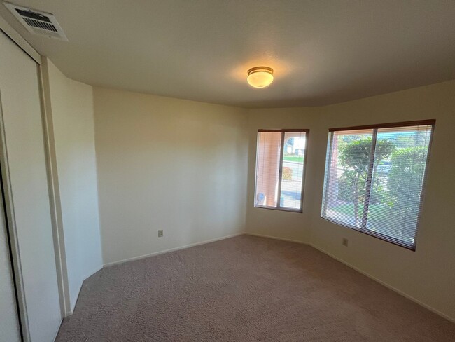 Building Photo - 1453 Woodmere Rd