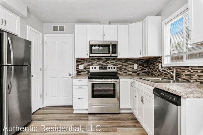 Building Photo - 4 br, 2.5 bath House - 3217 Malad Drive