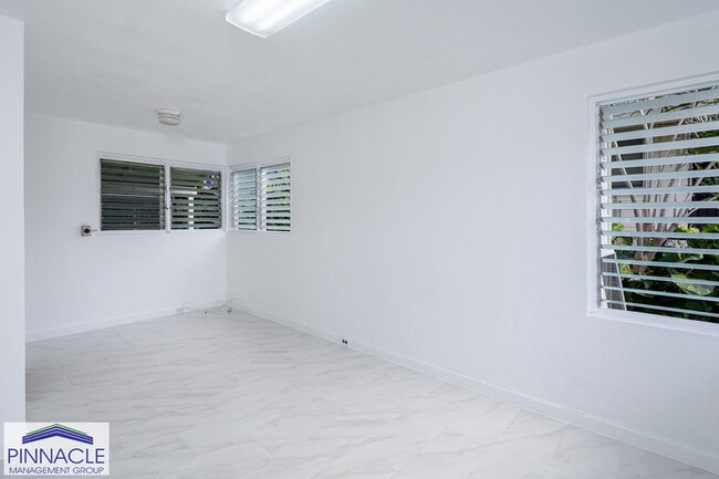 Building Photo - 1115-C Hassinger St #2