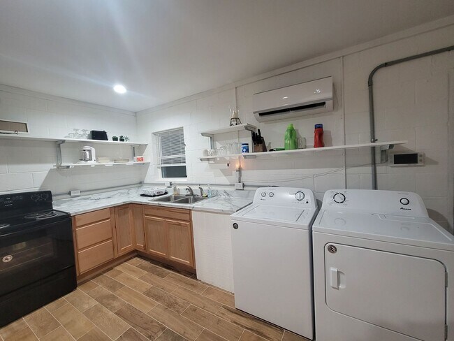 Foto del edificio - 721 High St Duplex