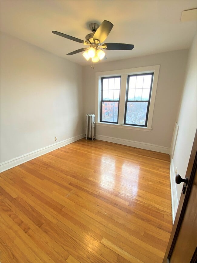 Building Photo - 4001 N Kildare Ave