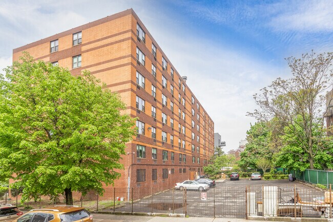 Foto del edificio - 55 Goodwin Place Housing For the Elderly